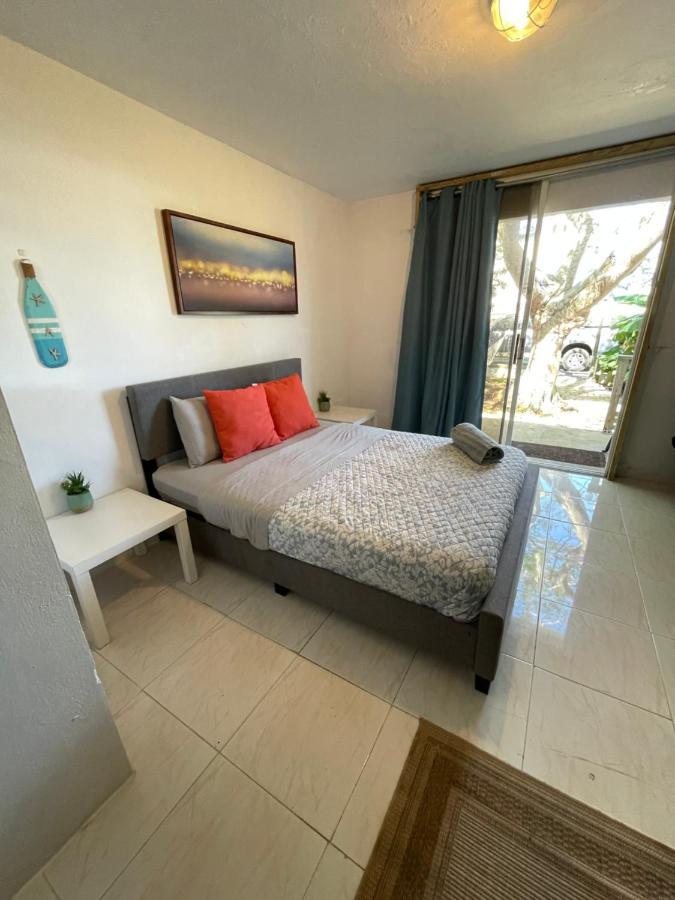 Las Olas Beach Apartments أريسيبو المظهر الخارجي الصورة