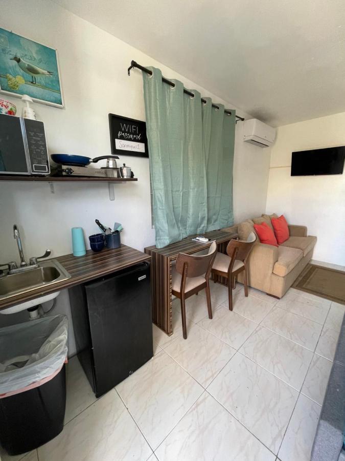 Las Olas Beach Apartments أريسيبو المظهر الخارجي الصورة
