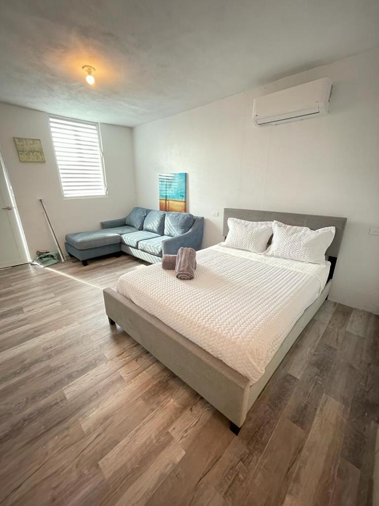 Las Olas Beach Apartments أريسيبو المظهر الخارجي الصورة