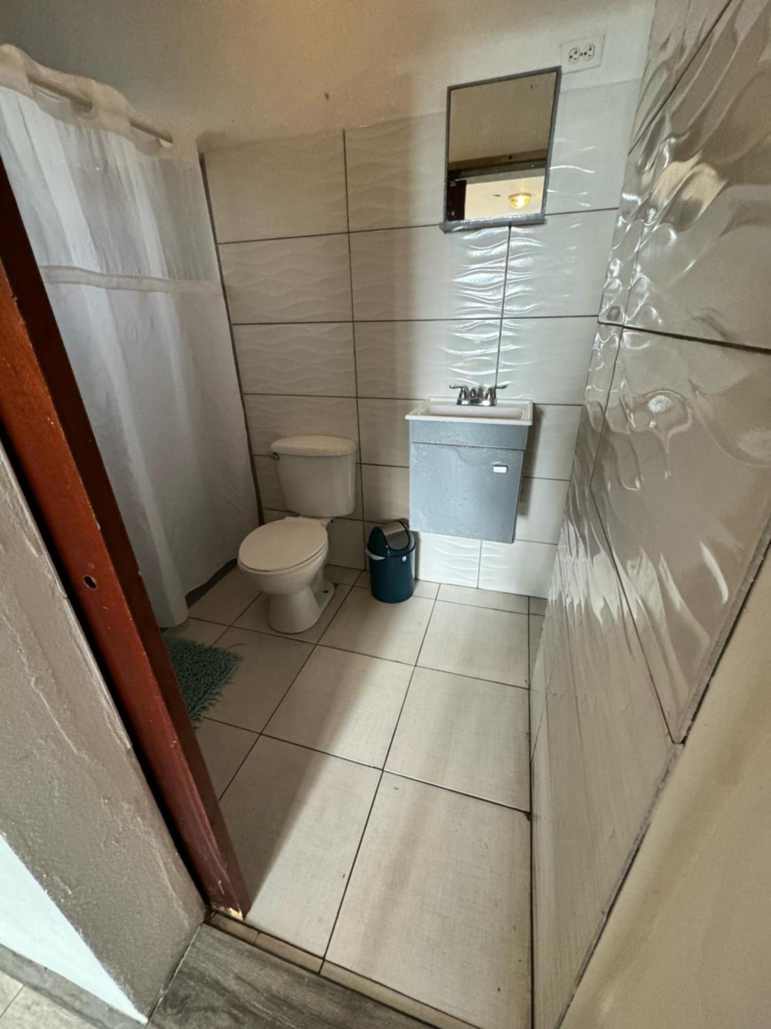 Las Olas Beach Apartments أريسيبو المظهر الخارجي الصورة