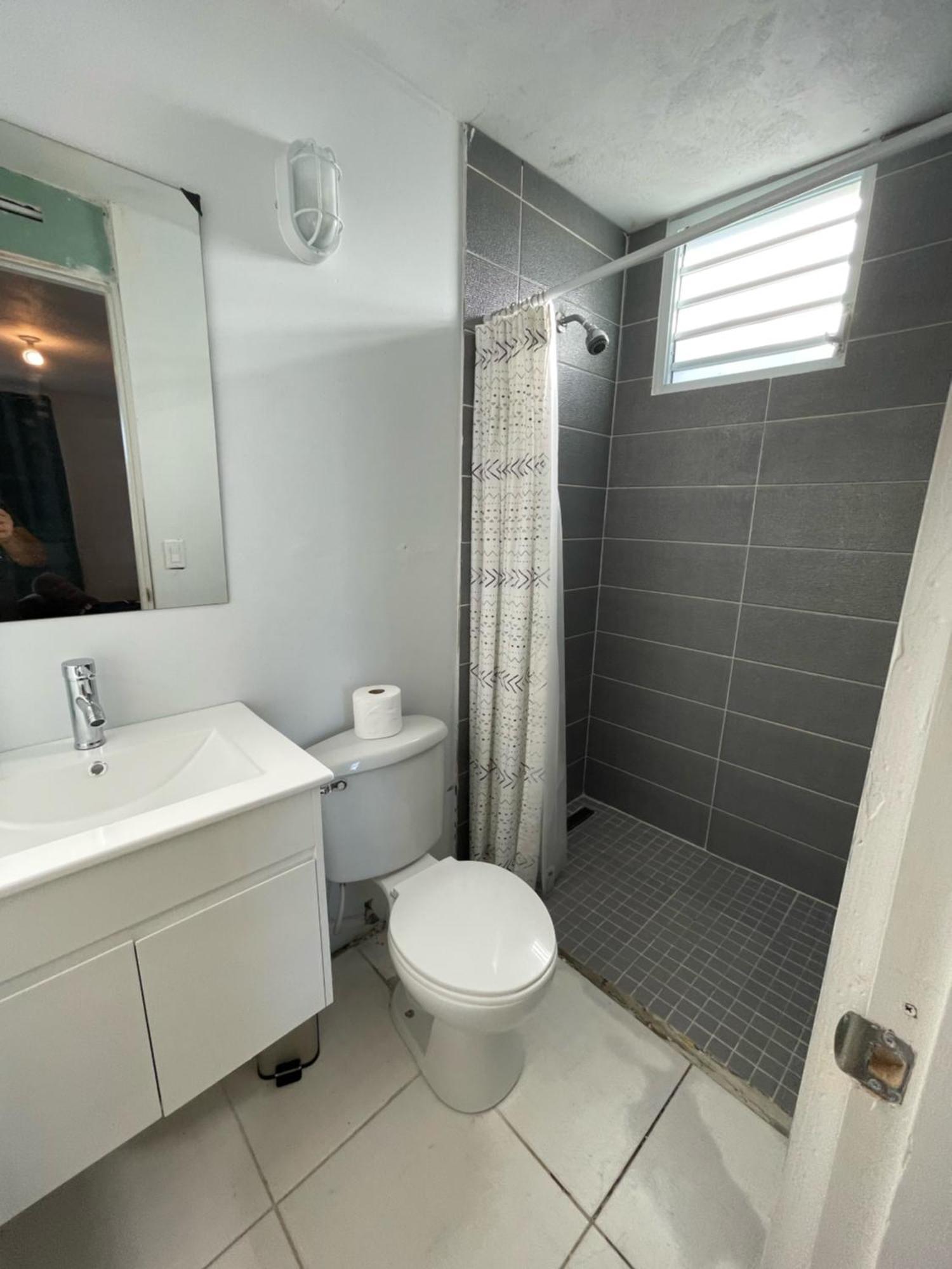 Las Olas Beach Apartments أريسيبو المظهر الخارجي الصورة